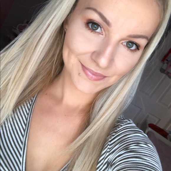 Meet your Posher, Emily - Picture 2 of 5